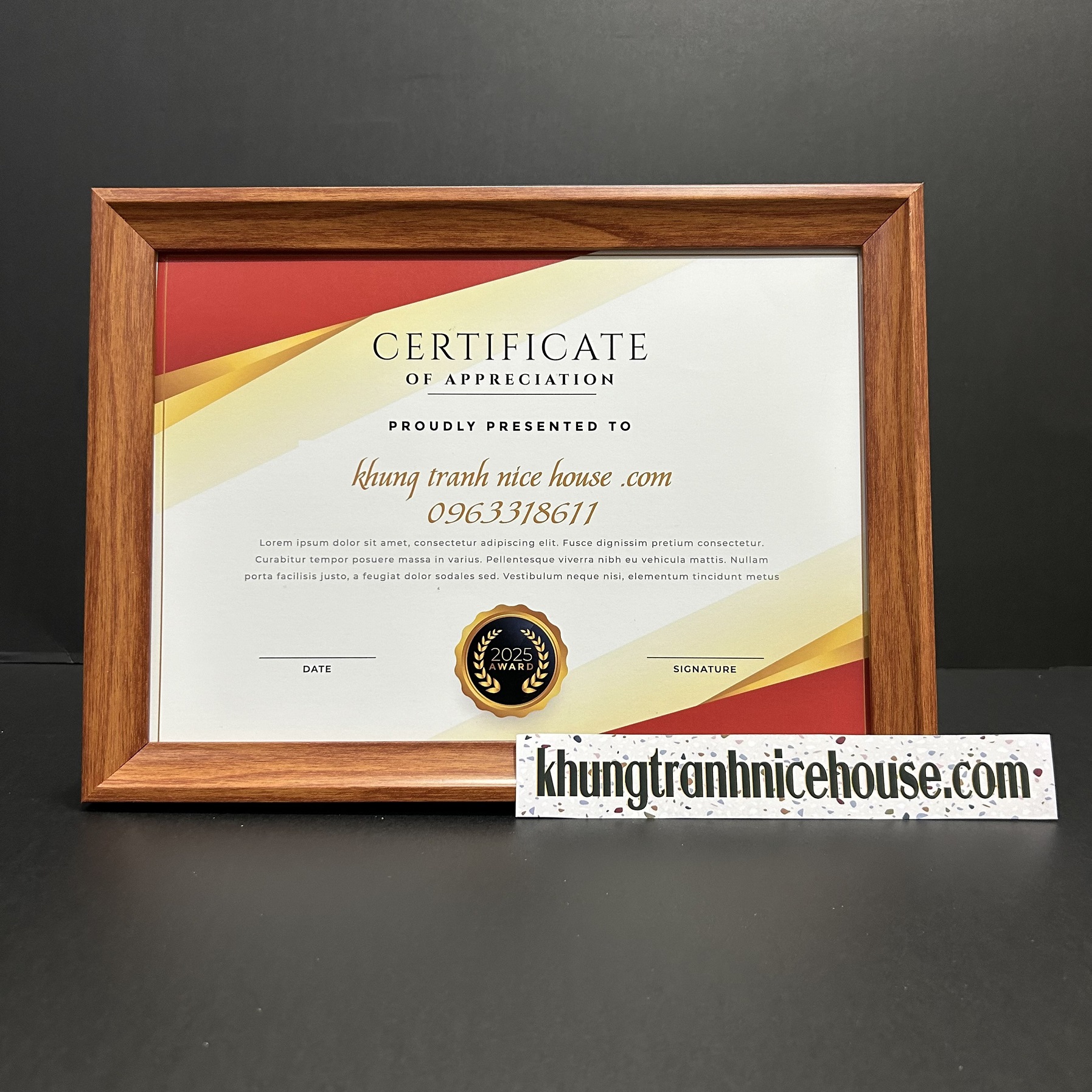 Khung bằng khen màu nâu gỗ vát cạnh sang trọng CV-G