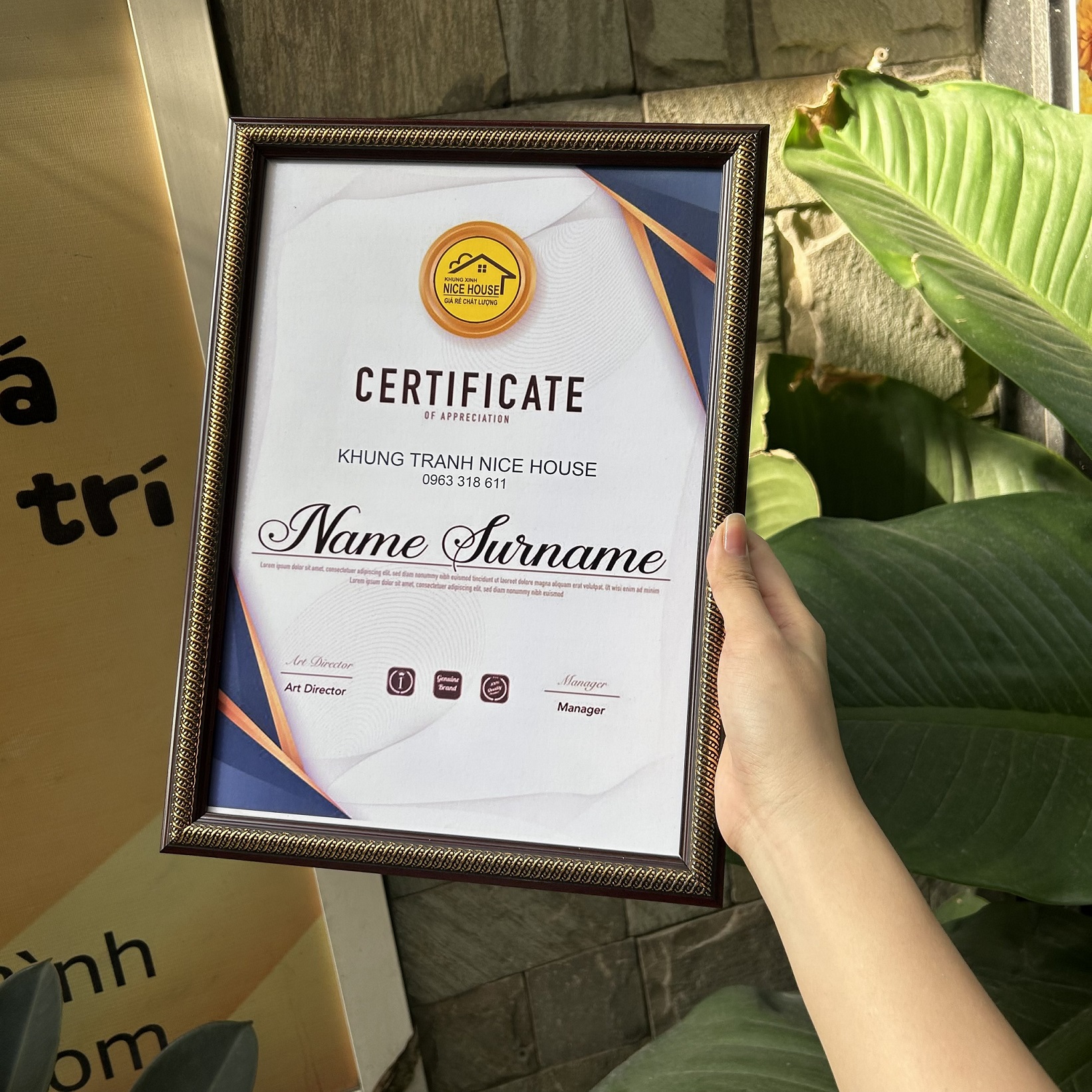 Khung Bằng Khen Màu Nâu Hoa Văn Đơn Giản F1HVN