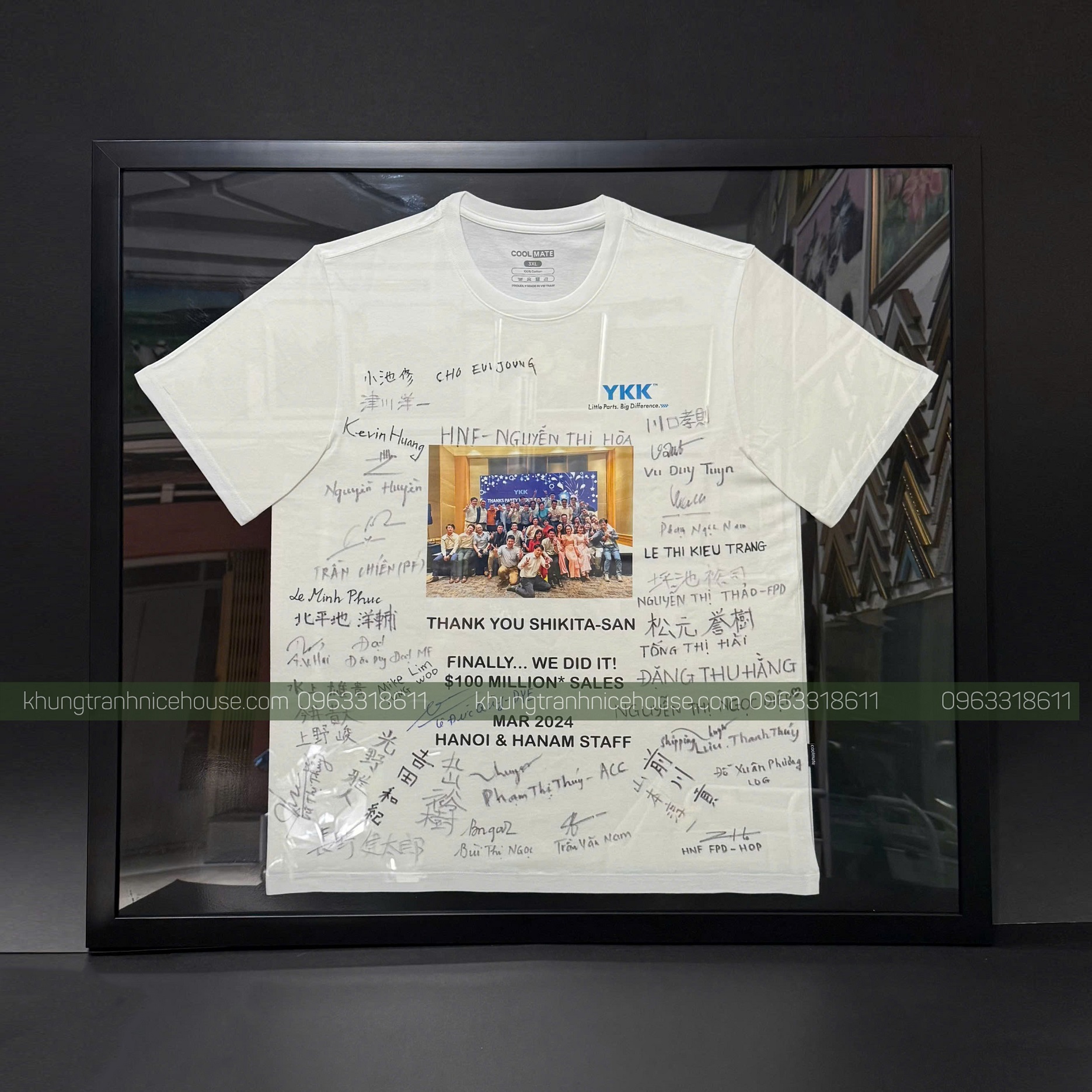 Khung áo thun trắng đơn giản tinh tế