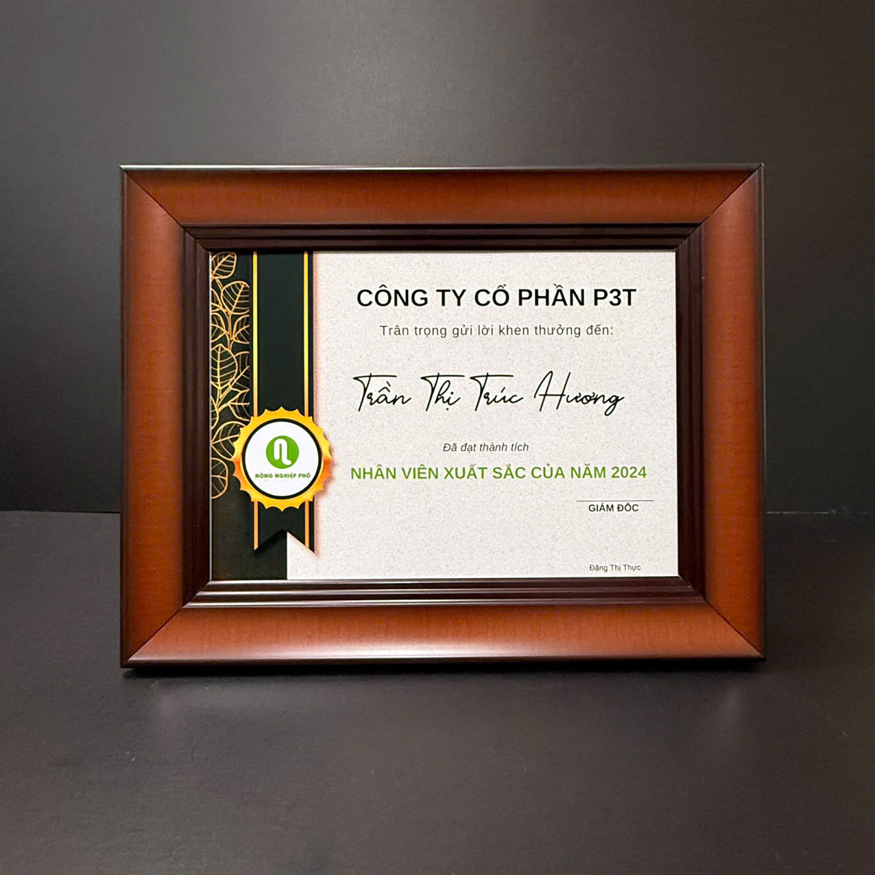 Khung Bằng Khen Màu Gỗ S902-BR
