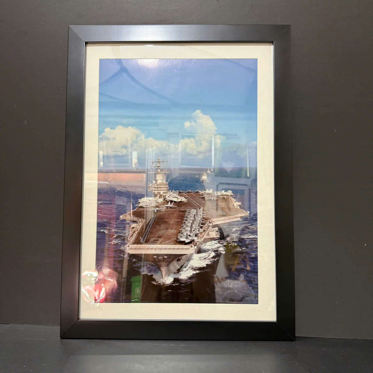 KHUNG GỖ ĐEN 071D VIỀN BO TRẮNG 