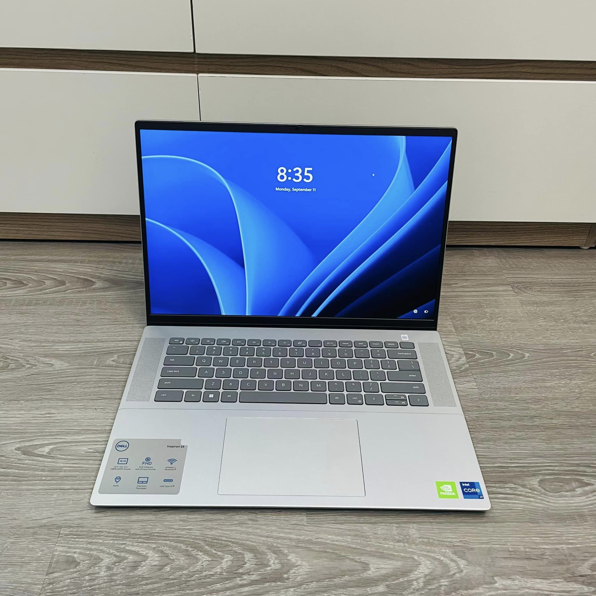 Dell Inspiron 16 5620 I7 - 1255U | Mx 570