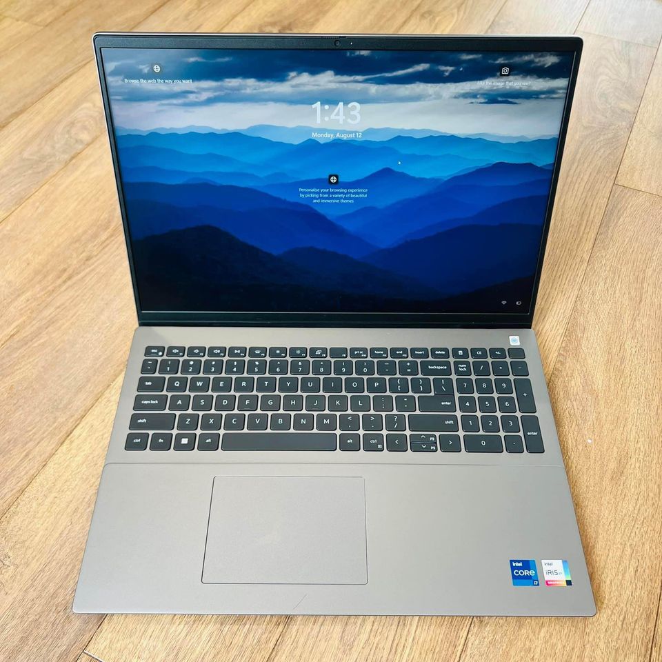 Dell Vostro 5620 i7 - 1260P