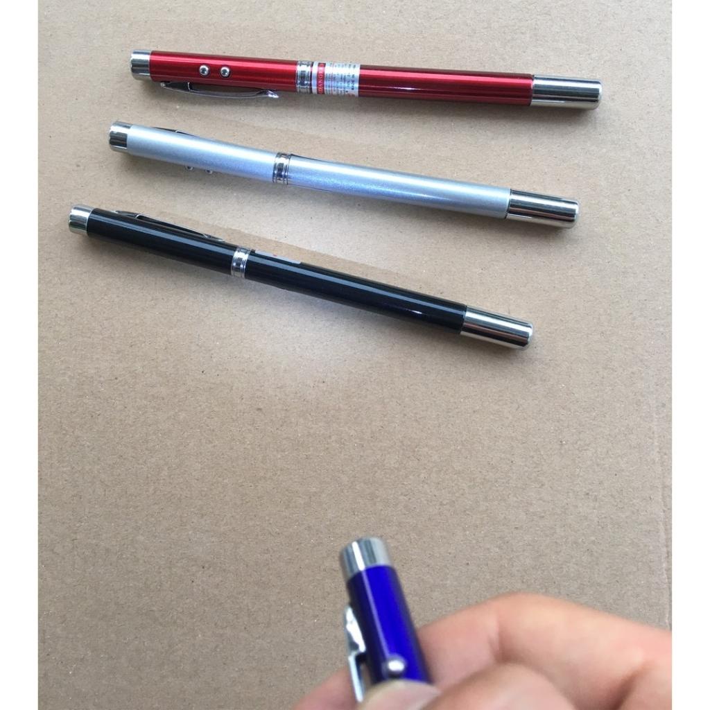 Bút chỉ bảng có đèn laze tặng 6 pin