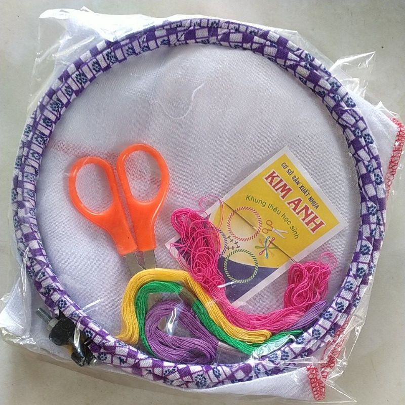 Bộ Cắt , Khâu , Thêu học môn Kỹ Thuật và Mỹ thuật