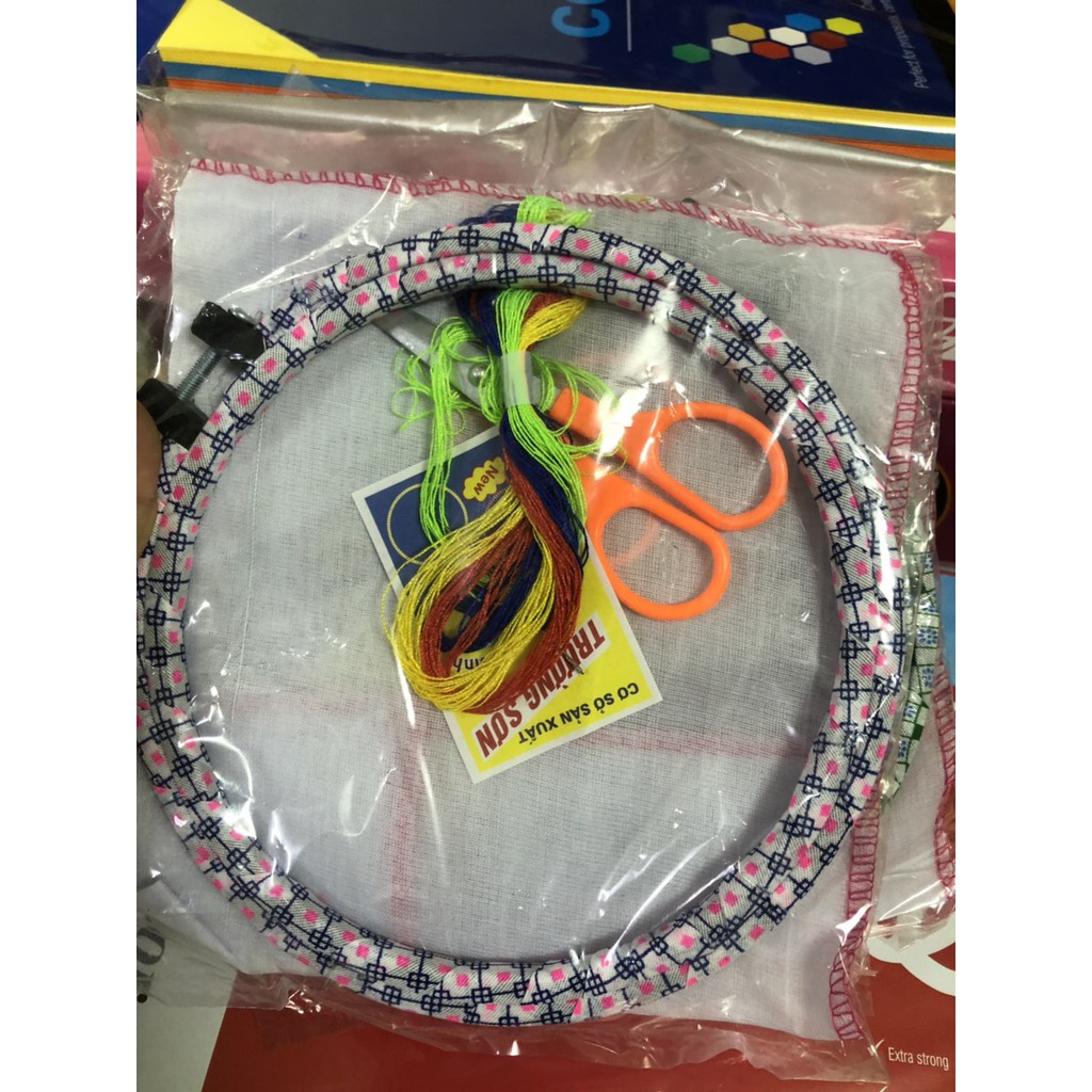 Bộ Cắt , Khâu , Thêu học môn Kỹ Thuật và Mỹ thuật