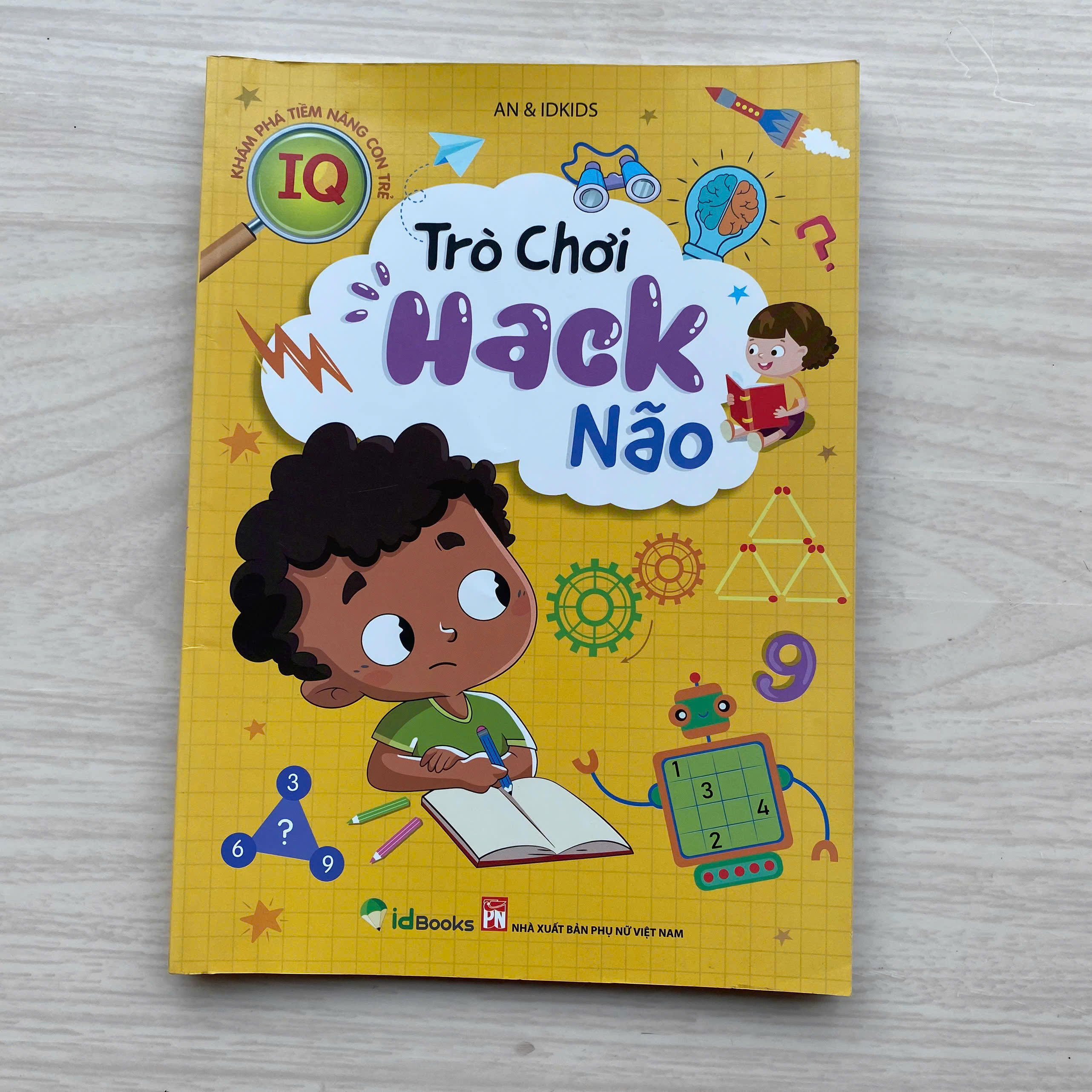 Sách - Trò Chơi & Câu Đố Hack Não - Khám Phá Tiềm Năng Con Trẻ IQ