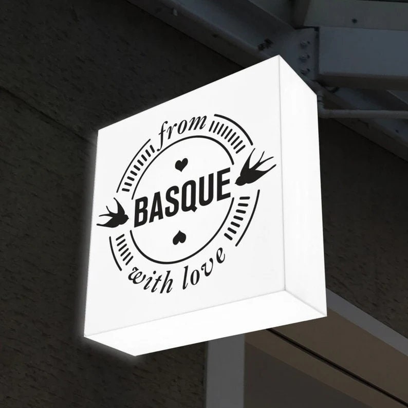 Hộp Đèn 5 Mặt Sáng Là Gì? Lợi Ích Bất Ngờ Cho Cửa Hàng Của Bạn