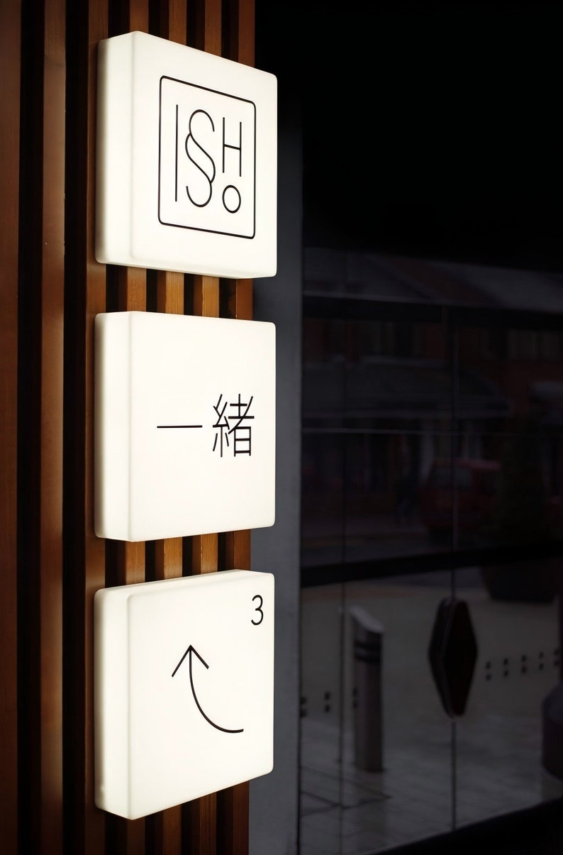 Hộp Đèn 5 Mặt Sáng: Giải Pháp Quảng Cáo Tối Ưu Cho Mọi Góc Nhìn