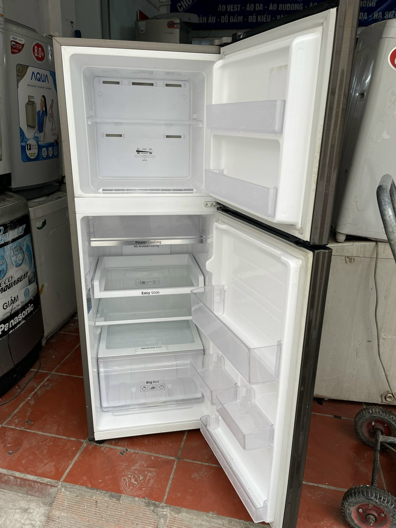 TỦ LẠNH TOSHIBA 250L NEW 95%