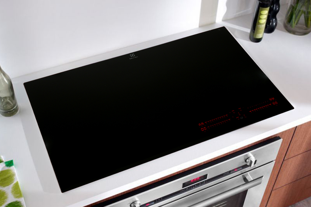 Bếp từ Electrolux 4 vùng nấu EiP8546
