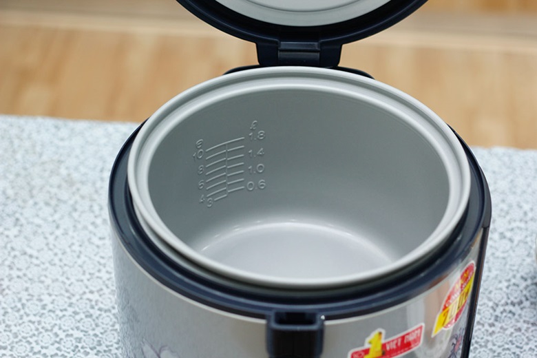 Nồi cơm điện nắp gài Sharp 1.8 lít KS-NR181STV-SS - Thái Lan