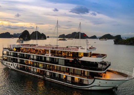 Du thuyền Hạ Long