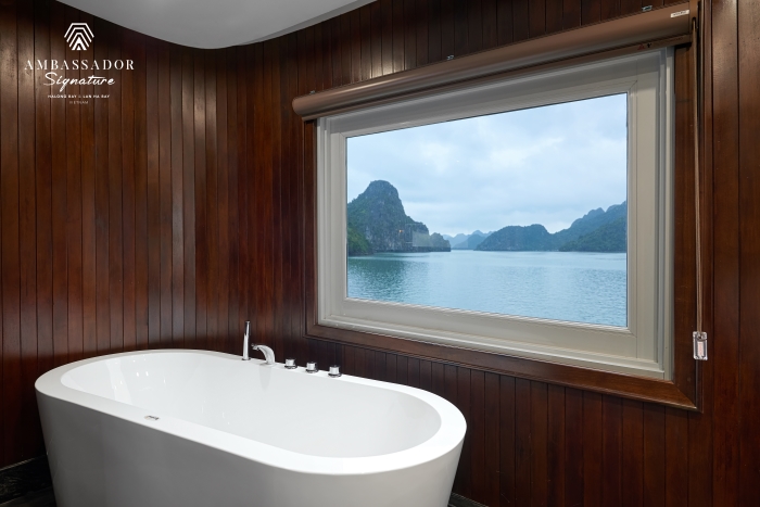 Du thuyền Ambassador Signature Lan Hạ
