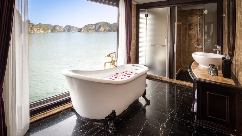 Du thuyền Ambassador Hạ Long