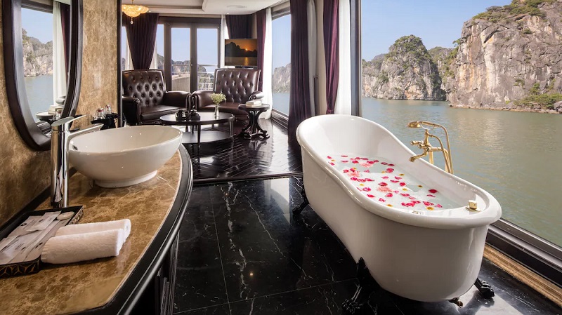 Du thuyền Ambassador Hạ Long