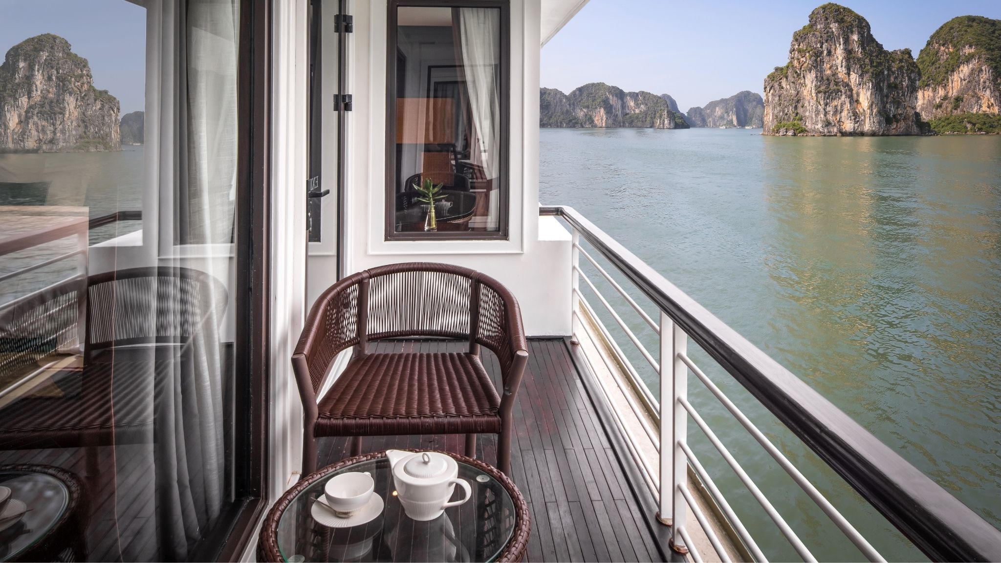 Du thuyền Ambassador Hạ Long