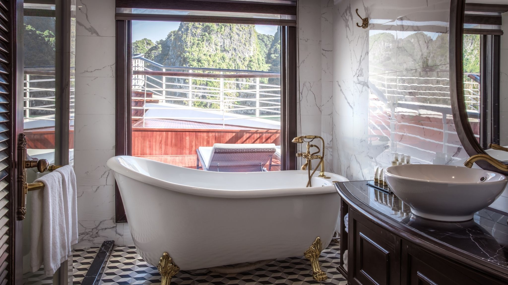 Ambassador Captain Suite