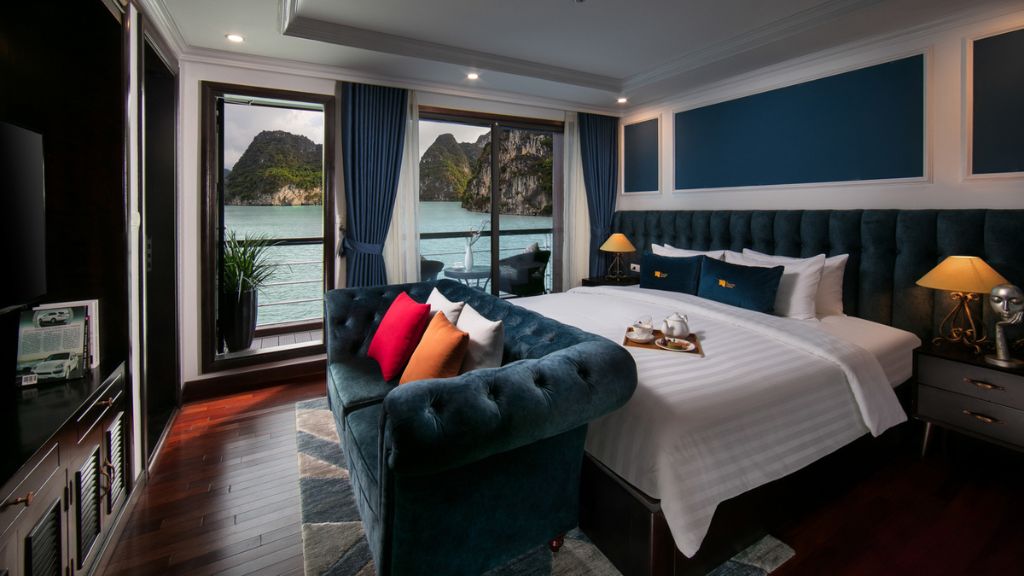 Du thuyền Le Theatre Lan Hạ