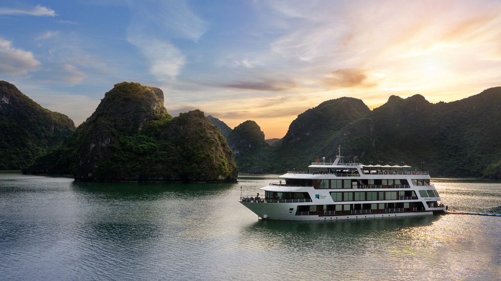 Du thuyền Le Theatre Lan Hạ