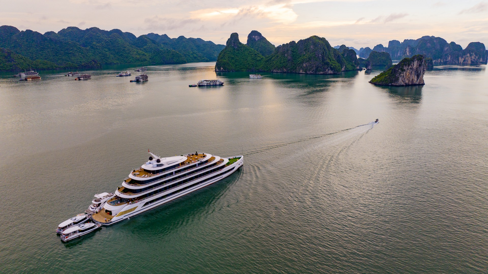 Du thuyền Sea Star Hạ Long