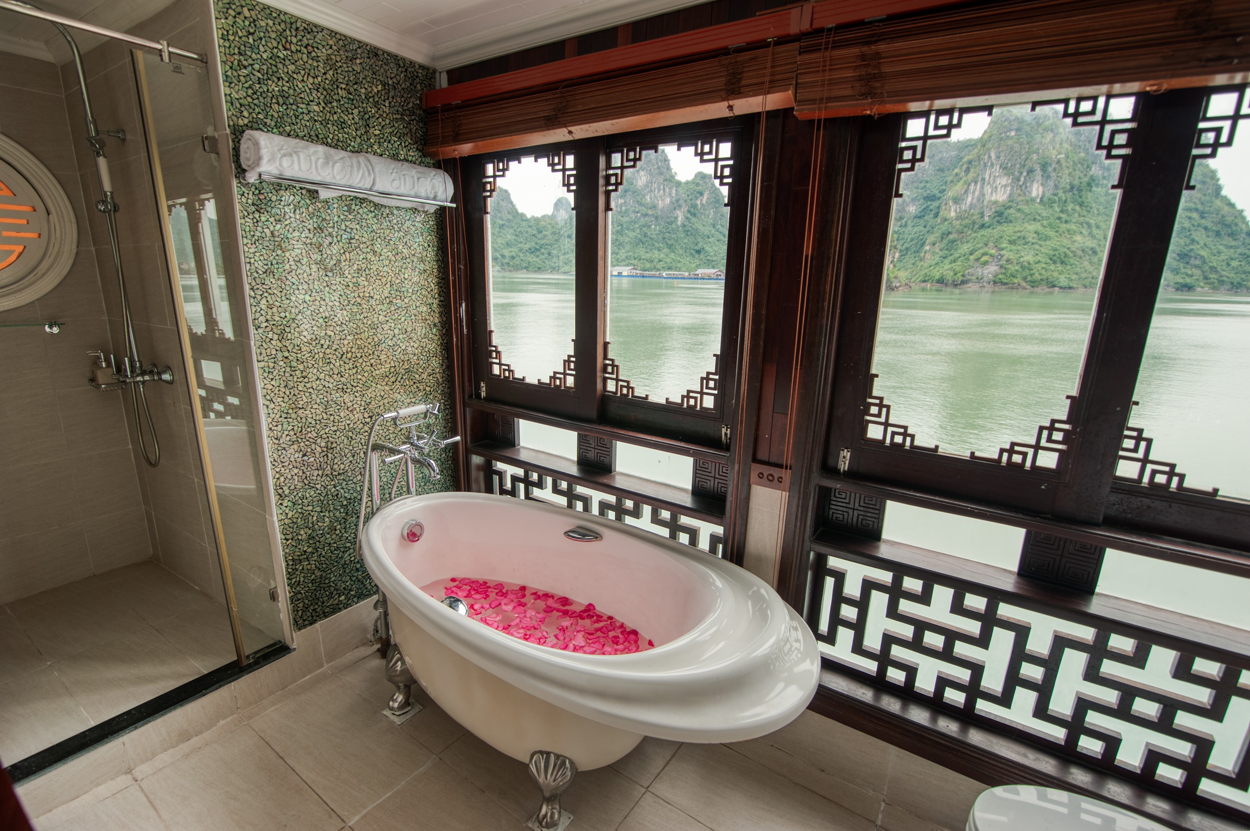 Lac Long Quân Suite