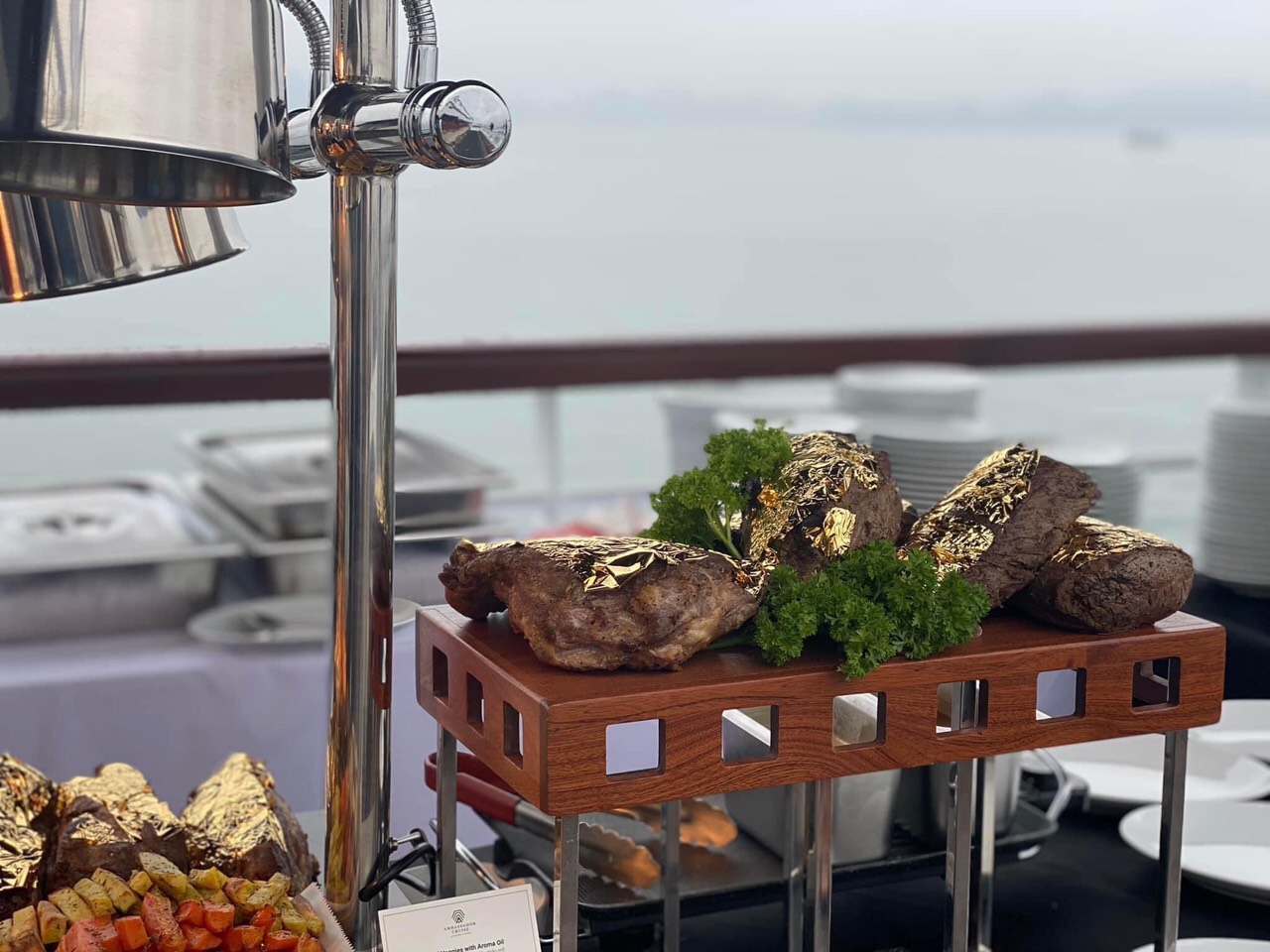 Du thuyền Ambassador Daily