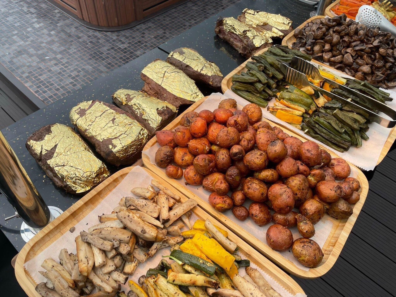 Du thuyền Ambassador Daily