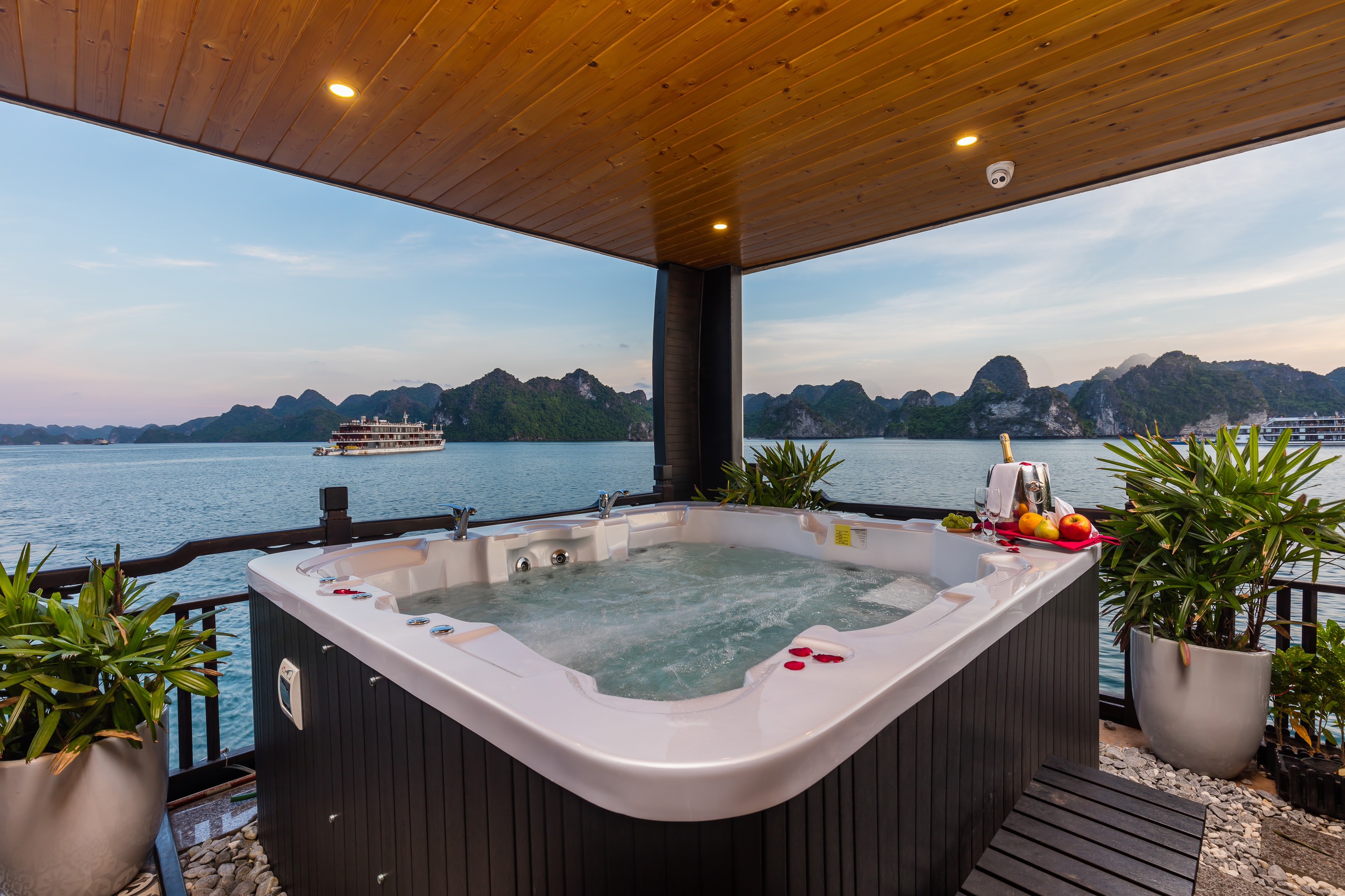 Du thuyền La Regina Grand Lan Hạ