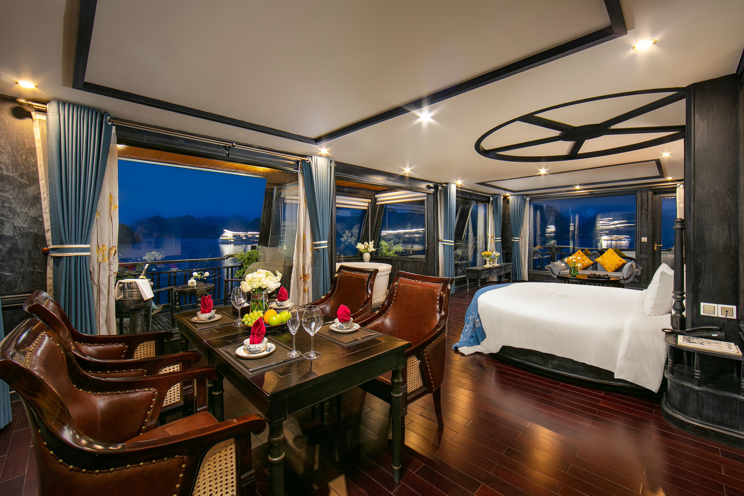 Du thuyền La Regina Grand Lan Hạ