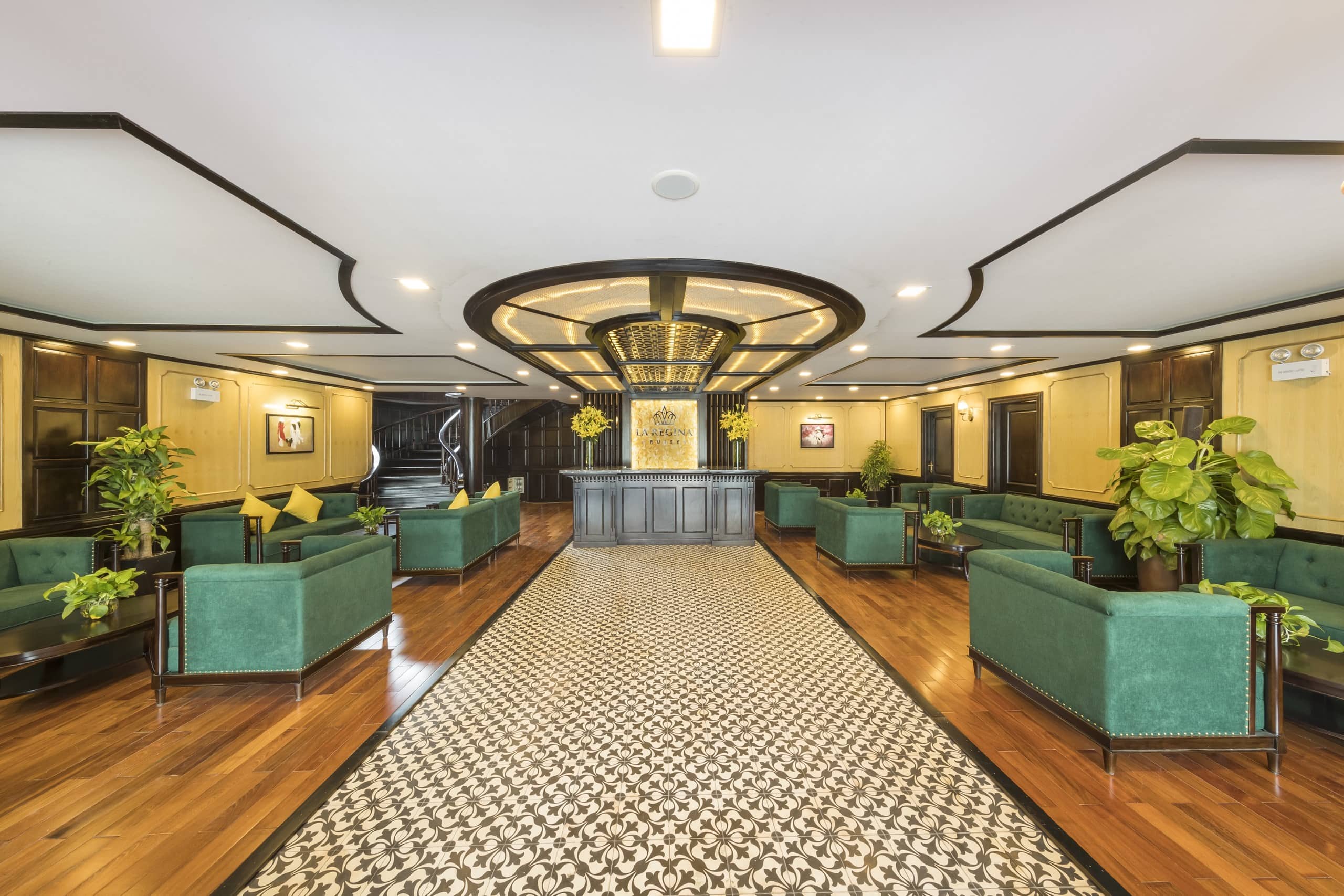 Du thuyền La Regina Legend