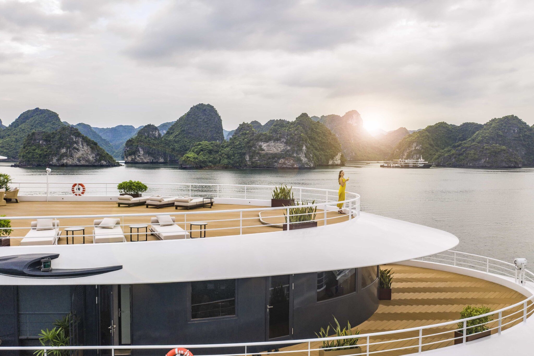 Du thuyền Sea Star Hạ Long