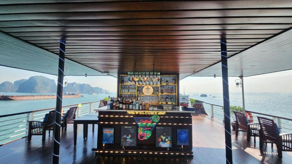 Du thuyền Lily 4 sao