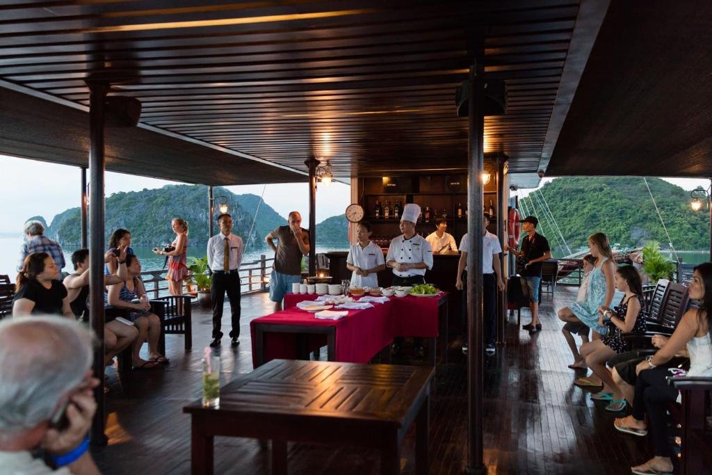 Du thuyền Lily 4 sao