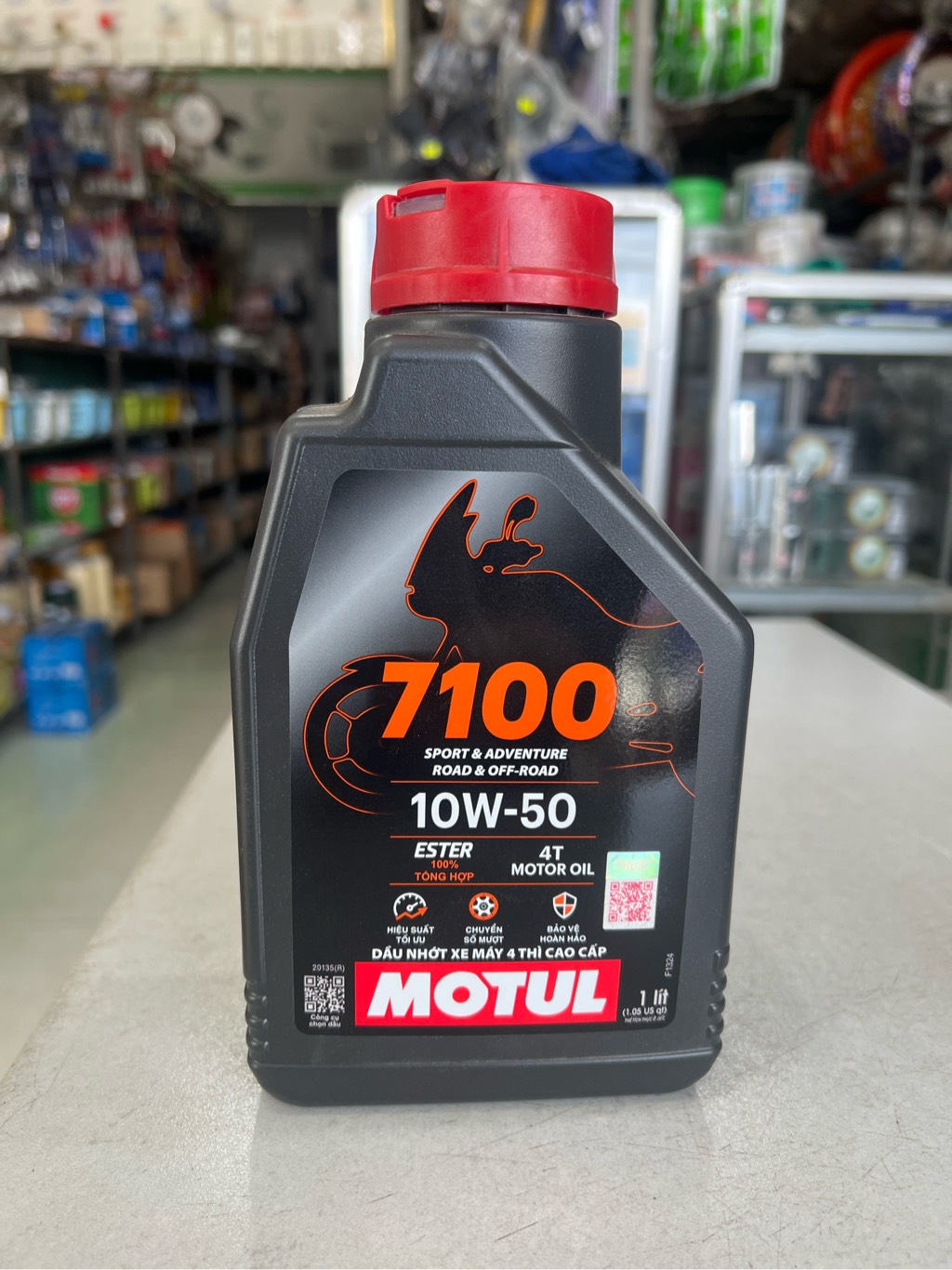 Nhớt Motul xe phân khối lớn,công suất cao 7100 10W-50 1L