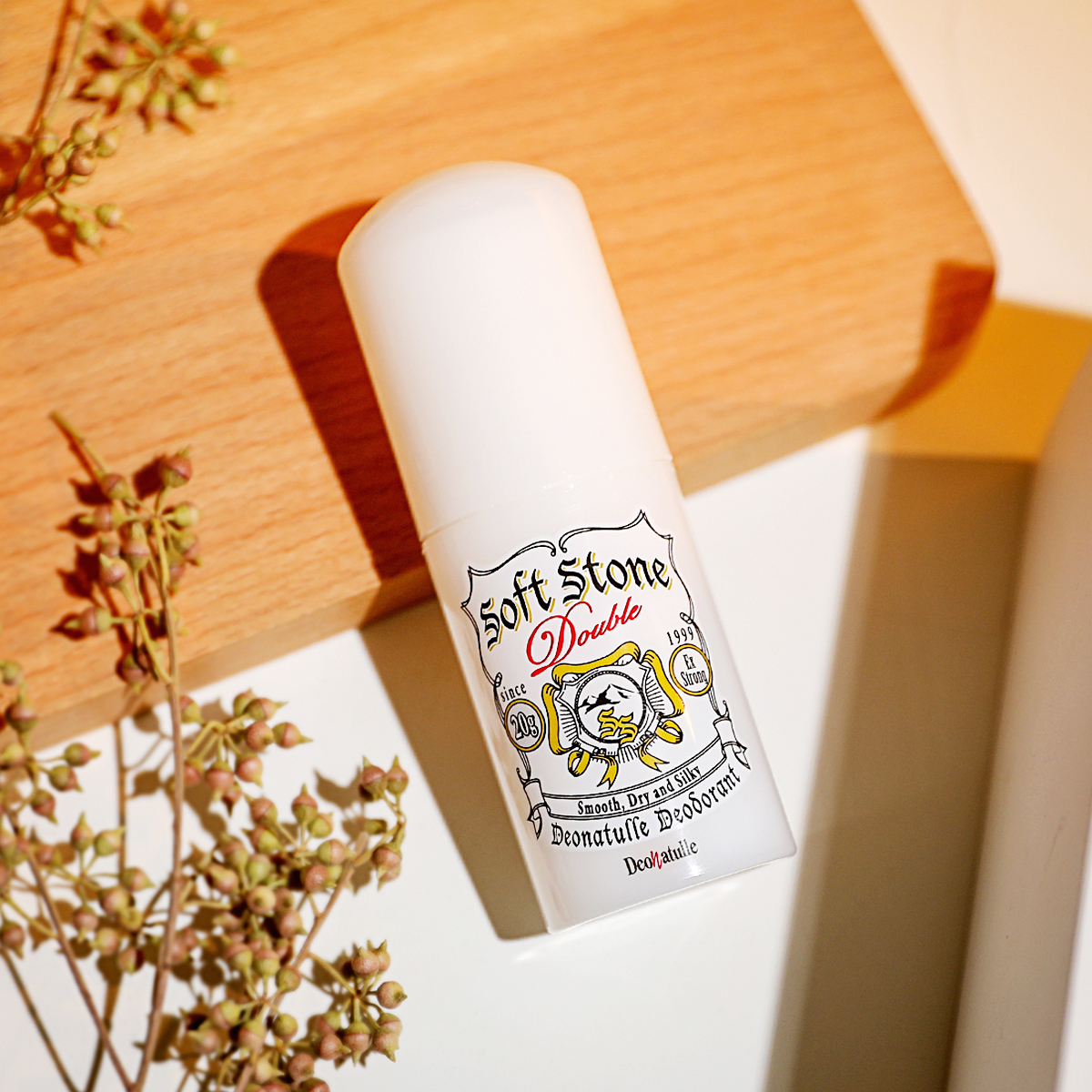 Lăn khử mùi đá khoáng Soft Stone Deonatulle Nhật Bản 20g