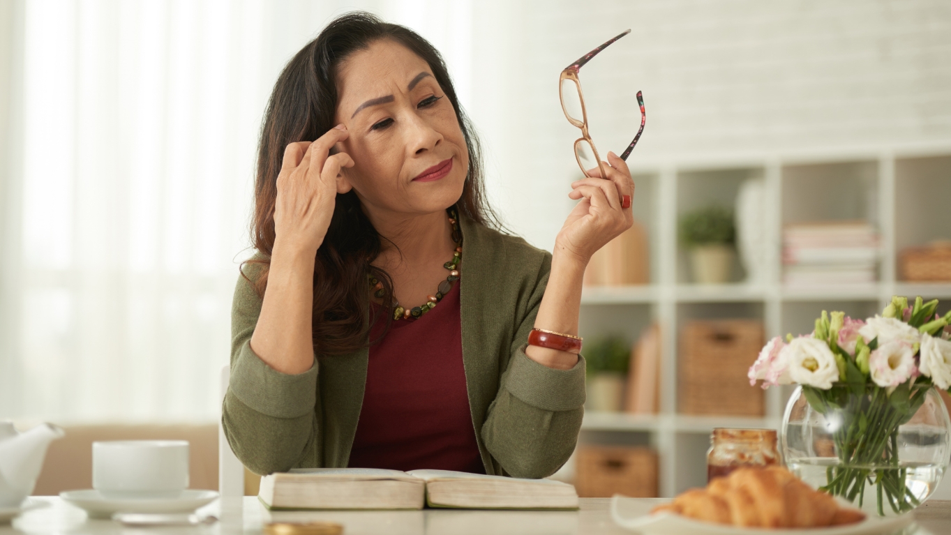 Tiền mãn kinh là giai đoạn chuyển tiếp tự nhiên trước thời kỳ mãn kinh