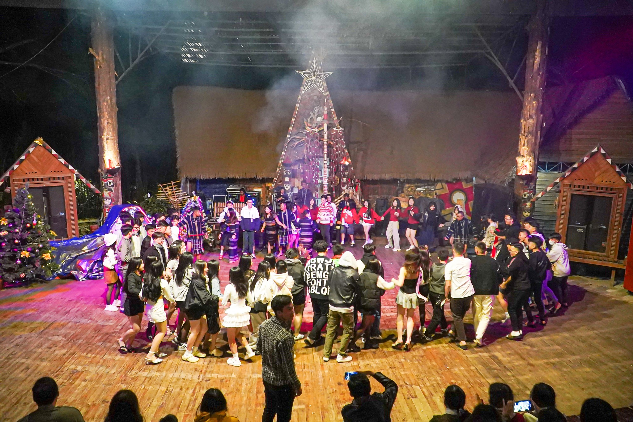 CỒNG CHIÊNG LIÊNG MÚT – BẢN SẮC TÂY NGUYÊN DƯỚI CHÂN NÚI LANGBIANG