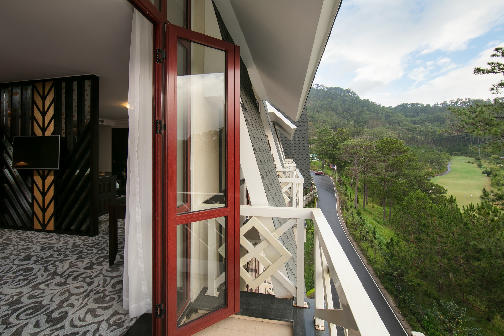 SWISS-BEL RESORT TUYỀN LÂM