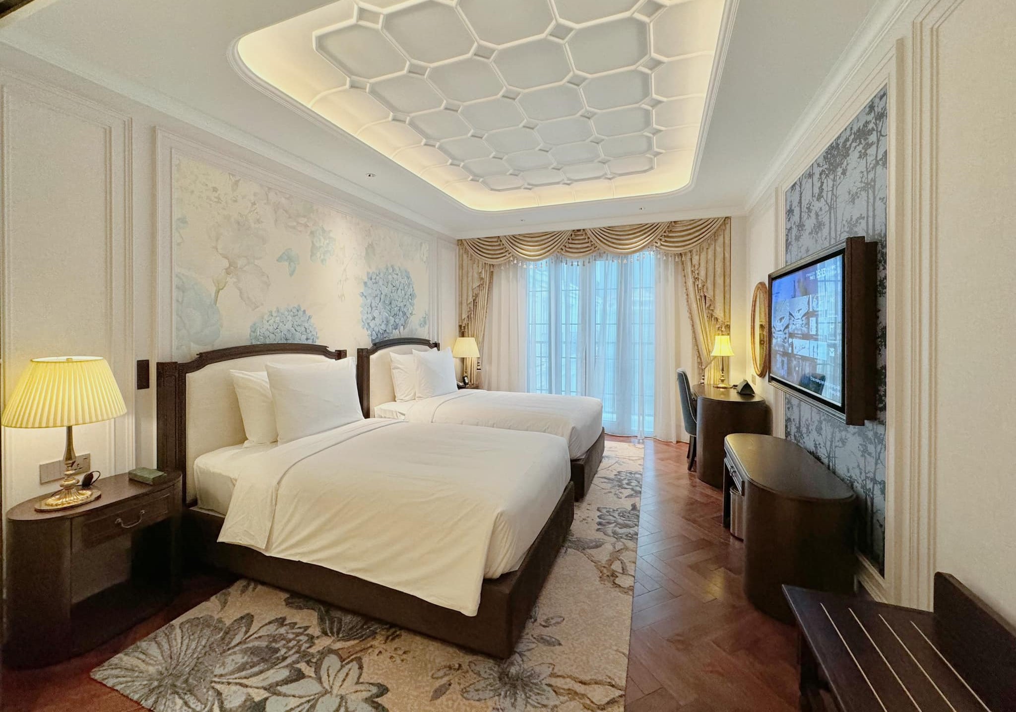 GOLDEN IMPERIAL HOTEL