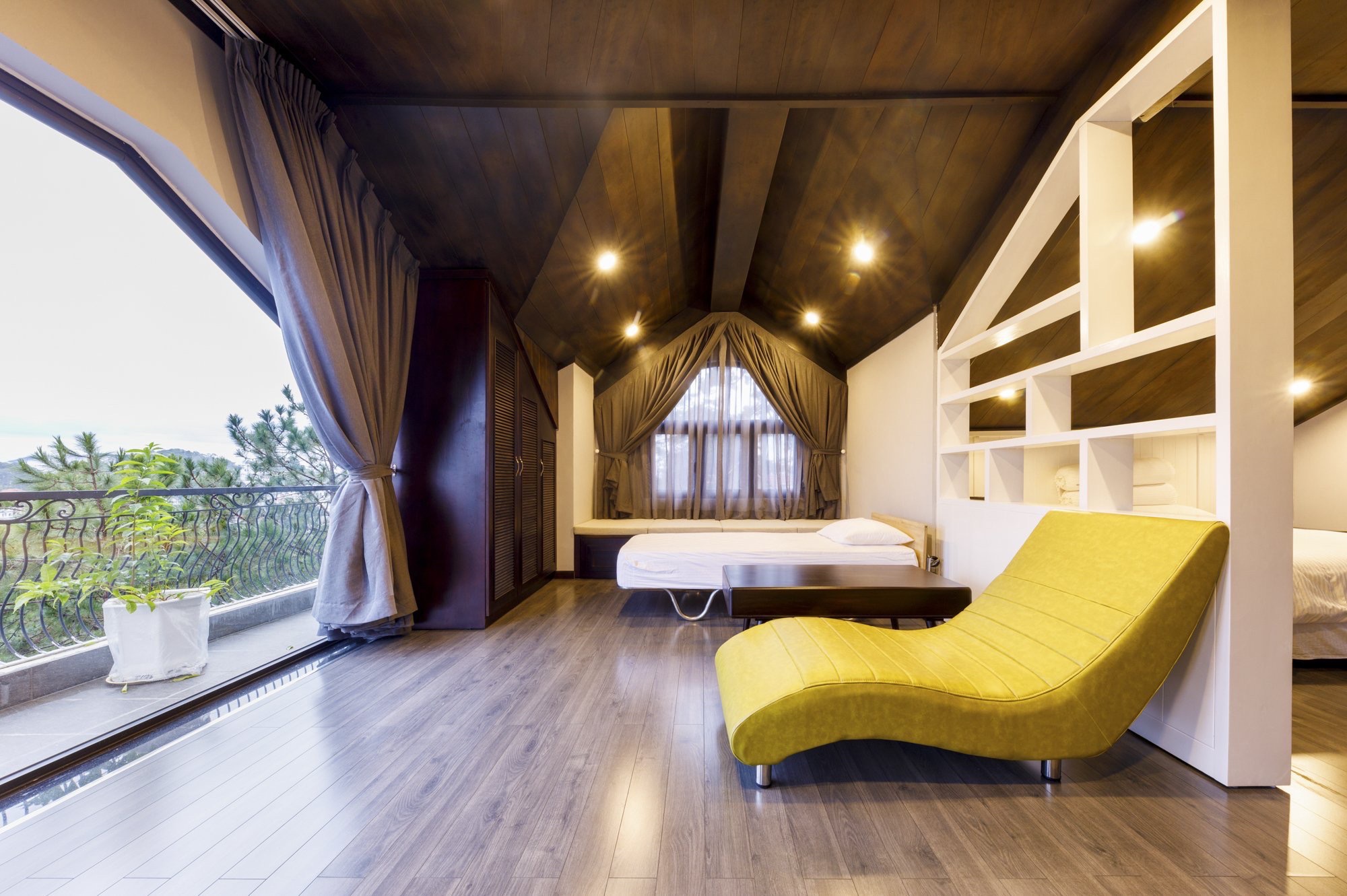 WHITE VILLA