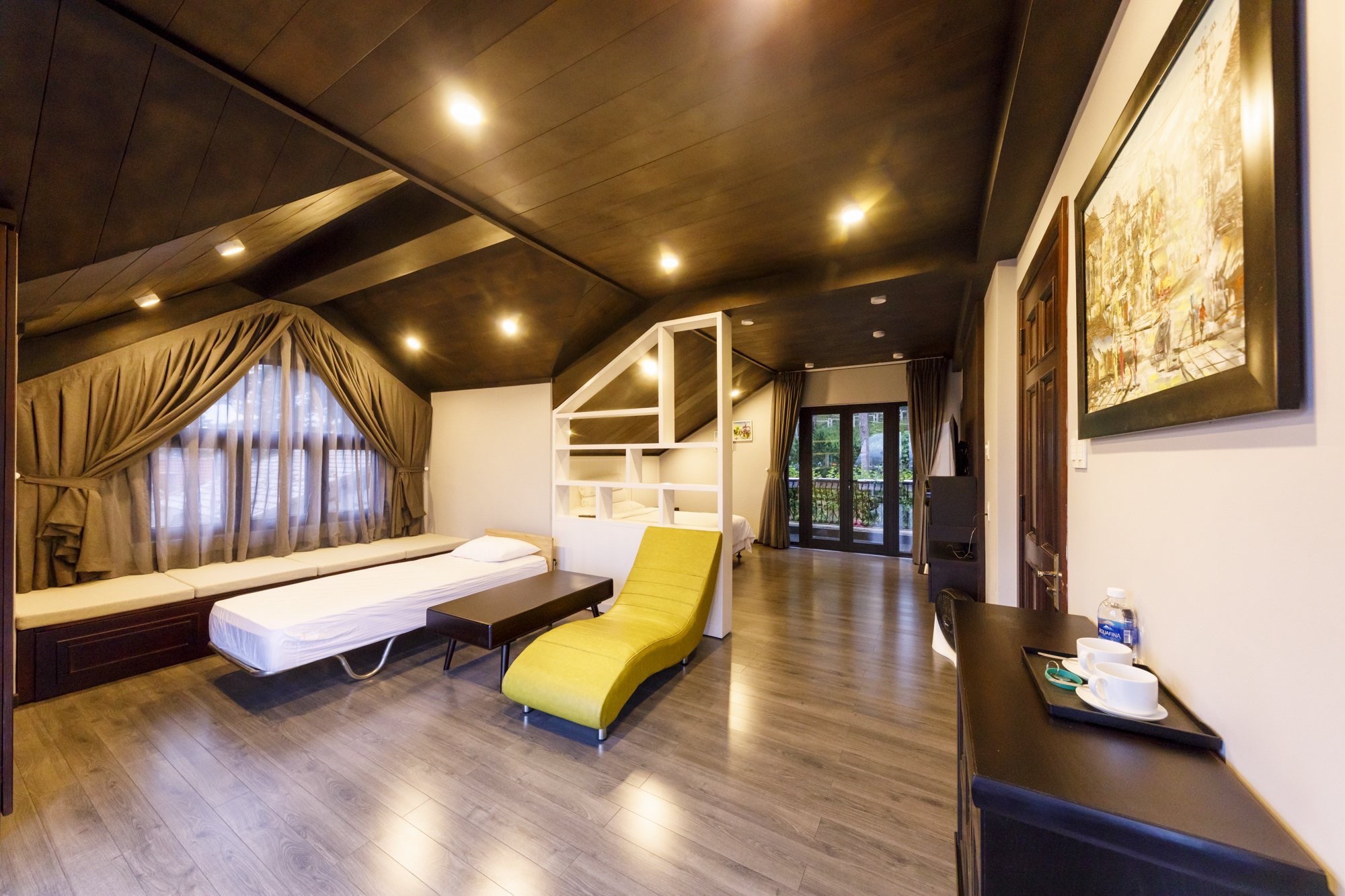 WHITE VILLA