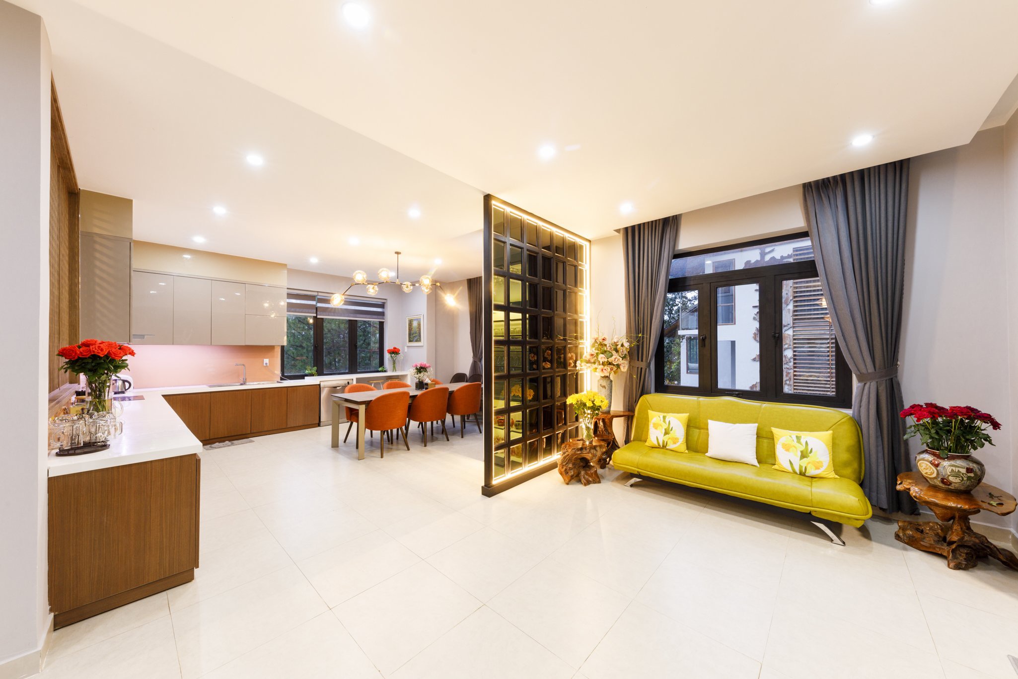 WHITE VILLA