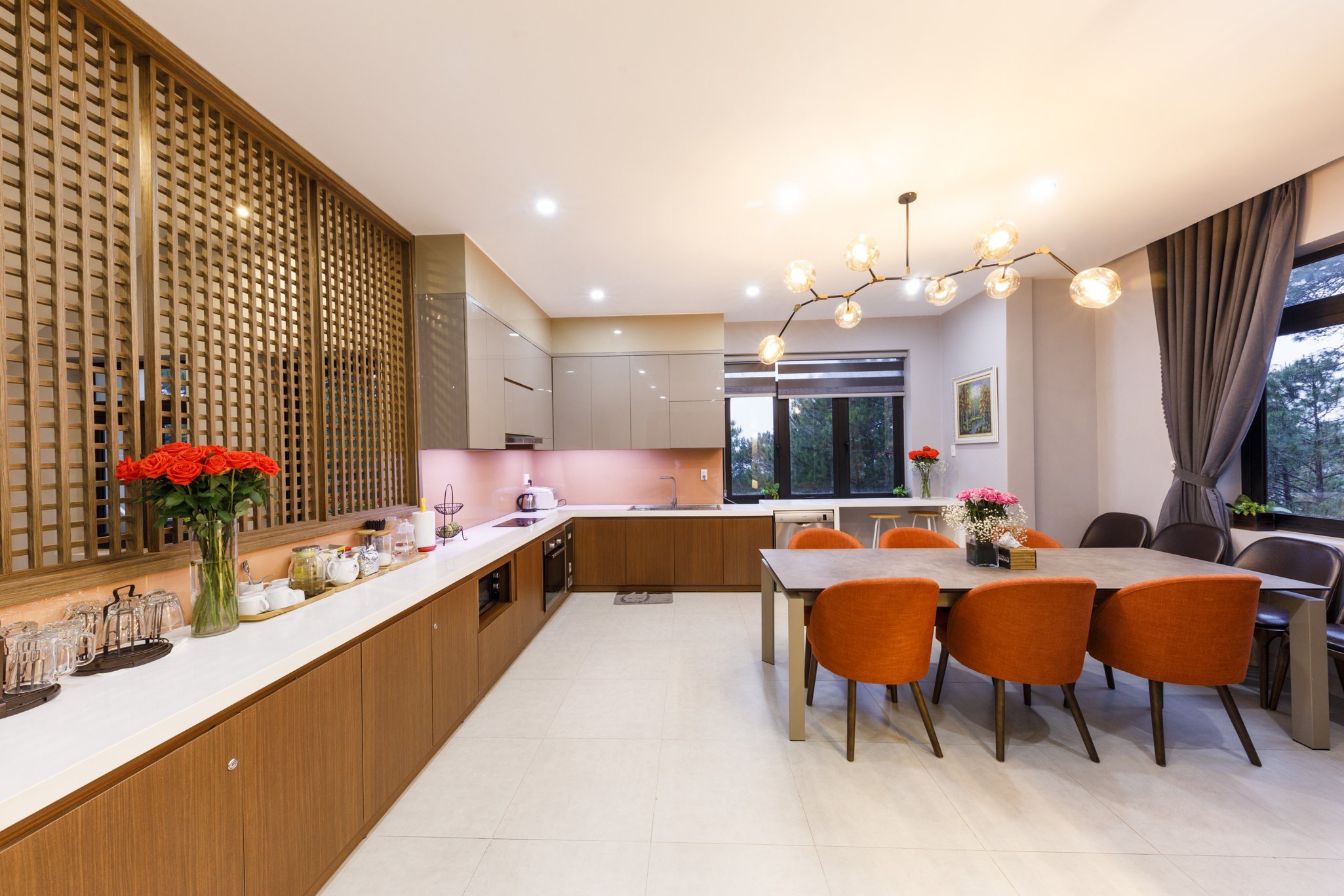 WHITE VILLA