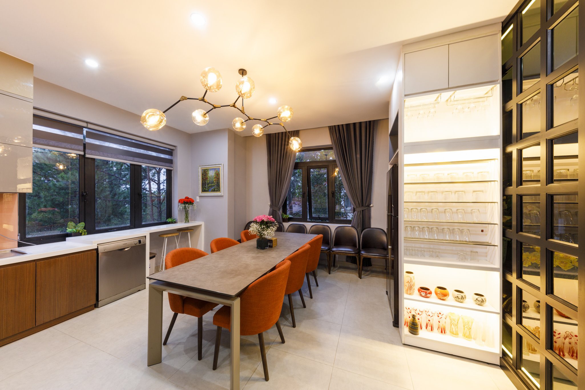 WHITE VILLA