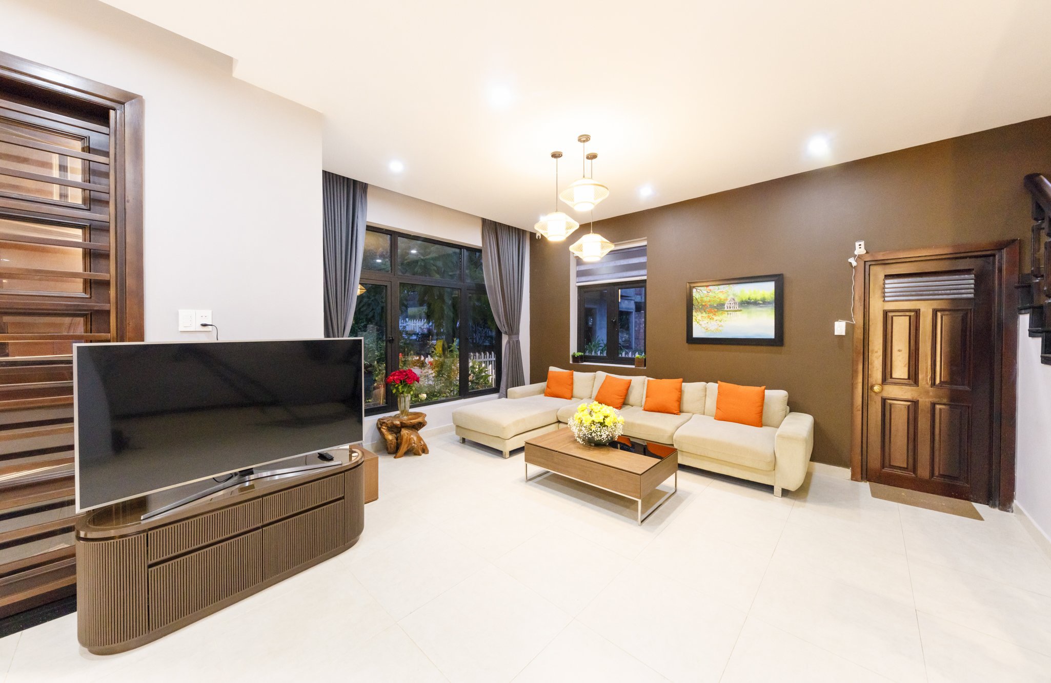 WHITE VILLA