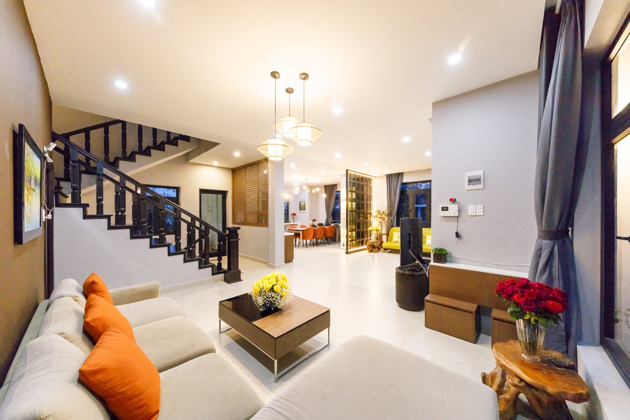 WHITE VILLA