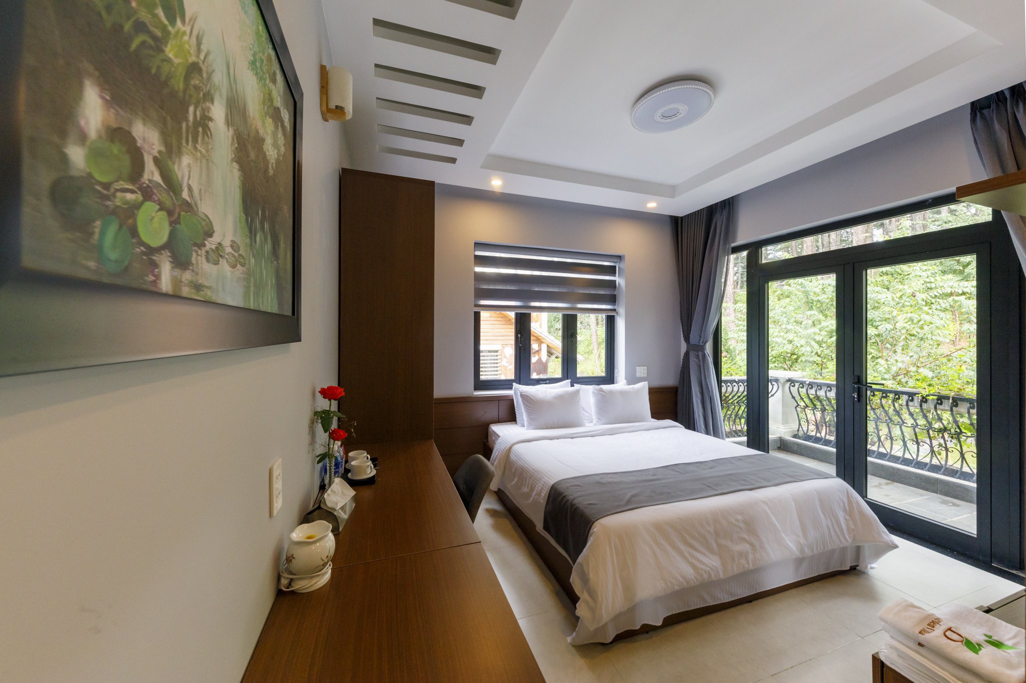 WHITE VILLA