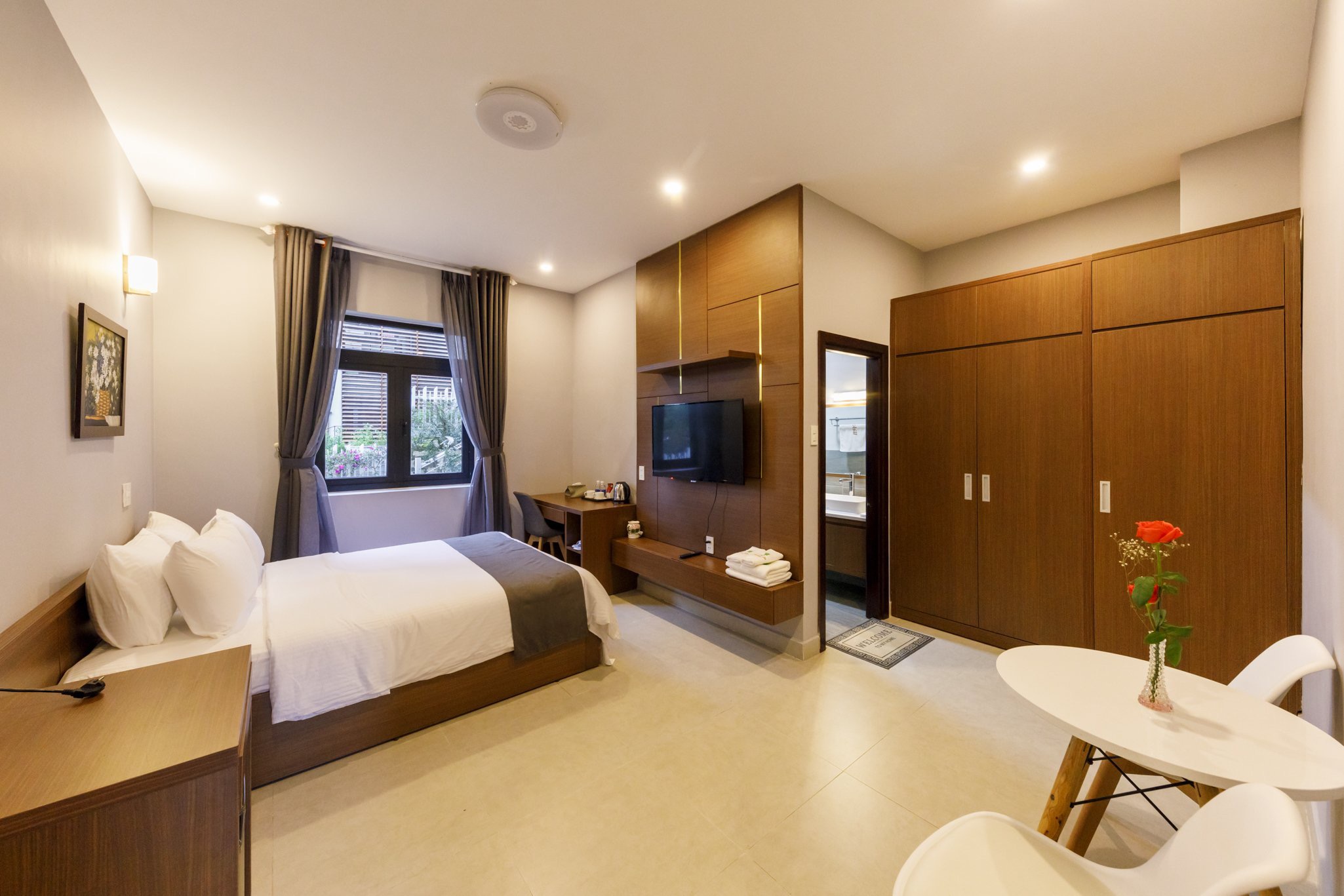 WHITE VILLA