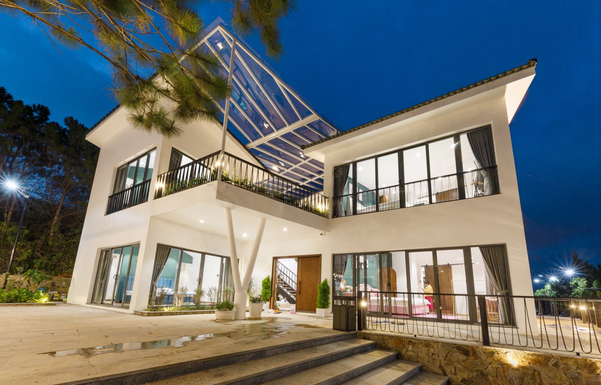 WHITE NAM HỒ VILLA